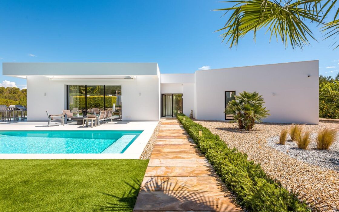 Вилла в San Miguel de Salinas з терасою та басейном 273 кв.м.