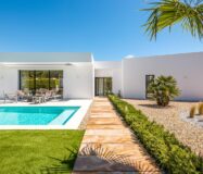 Вилла в San Miguel de Salinas з терасою та басейном 273 кв.м.