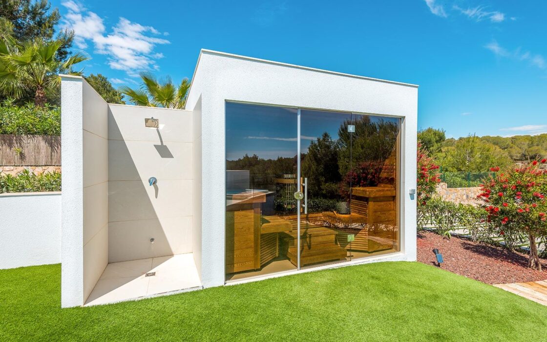 Вилла в San Miguel de Salinas з терасою та басейном 273 кв.м.