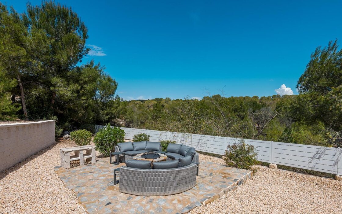 Вилла в San Miguel de Salinas з терасою та басейном 273 кв.м.