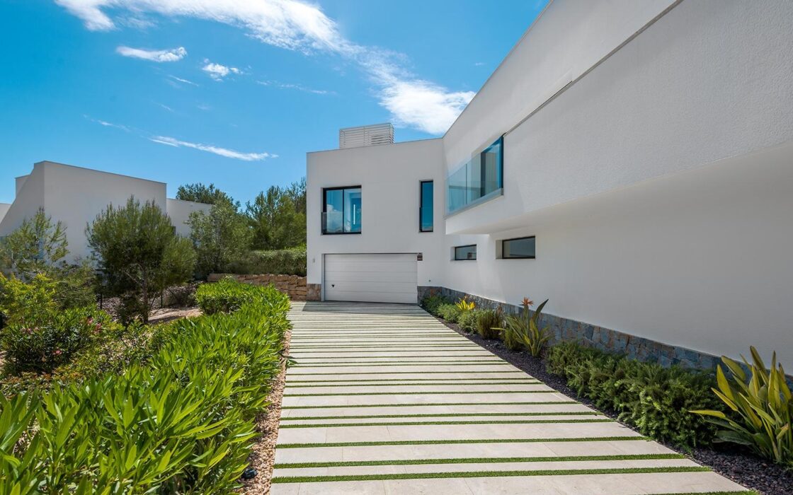 Вилла в San Miguel de Salinas з терасою та басейном 273 кв.м.