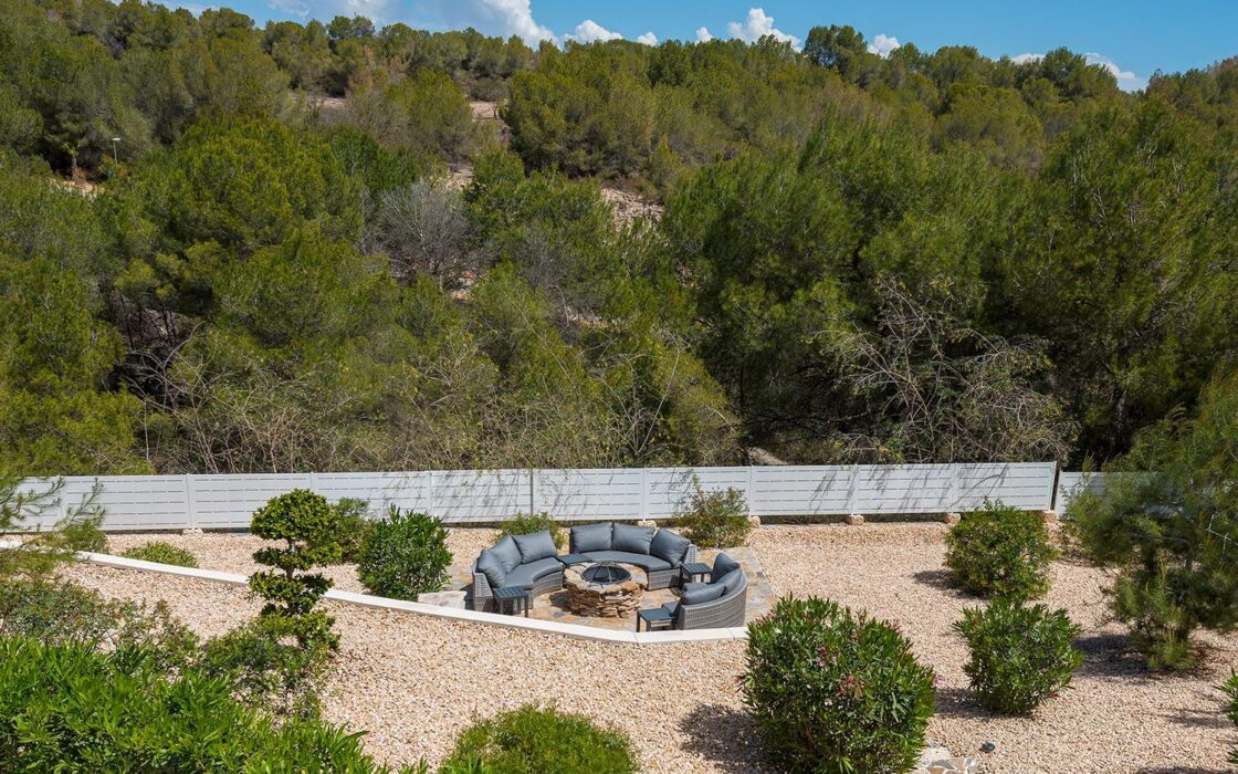 Вилла в San Miguel de Salinas з терасою та басейном 273 кв.м.