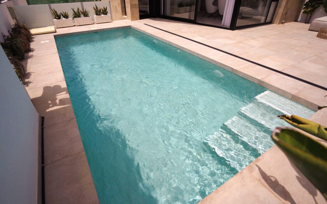 Вилла с 3 спальнями и бассейном в Ориуэла Коста 320 кв.м