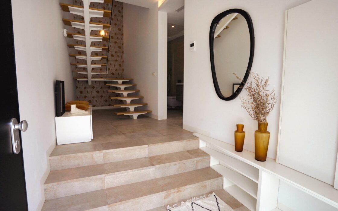 Вилла с 3 спальнями и бассейном в Ориуэла Коста 320 кв.м