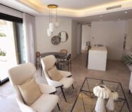 Вилла с 3 спальнями и бассейном в Ориуэла Коста 320 кв.м