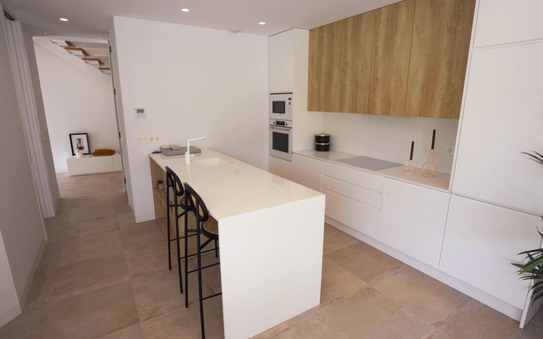 Вилла с 3 спальнями и бассейном в Ориуэла Коста 320 кв.м