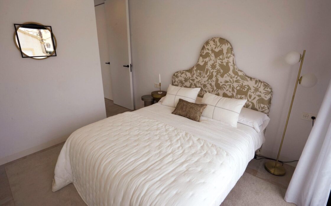 Вилла с 3 спальнями и бассейном в Ориуэла Коста 320 кв.м