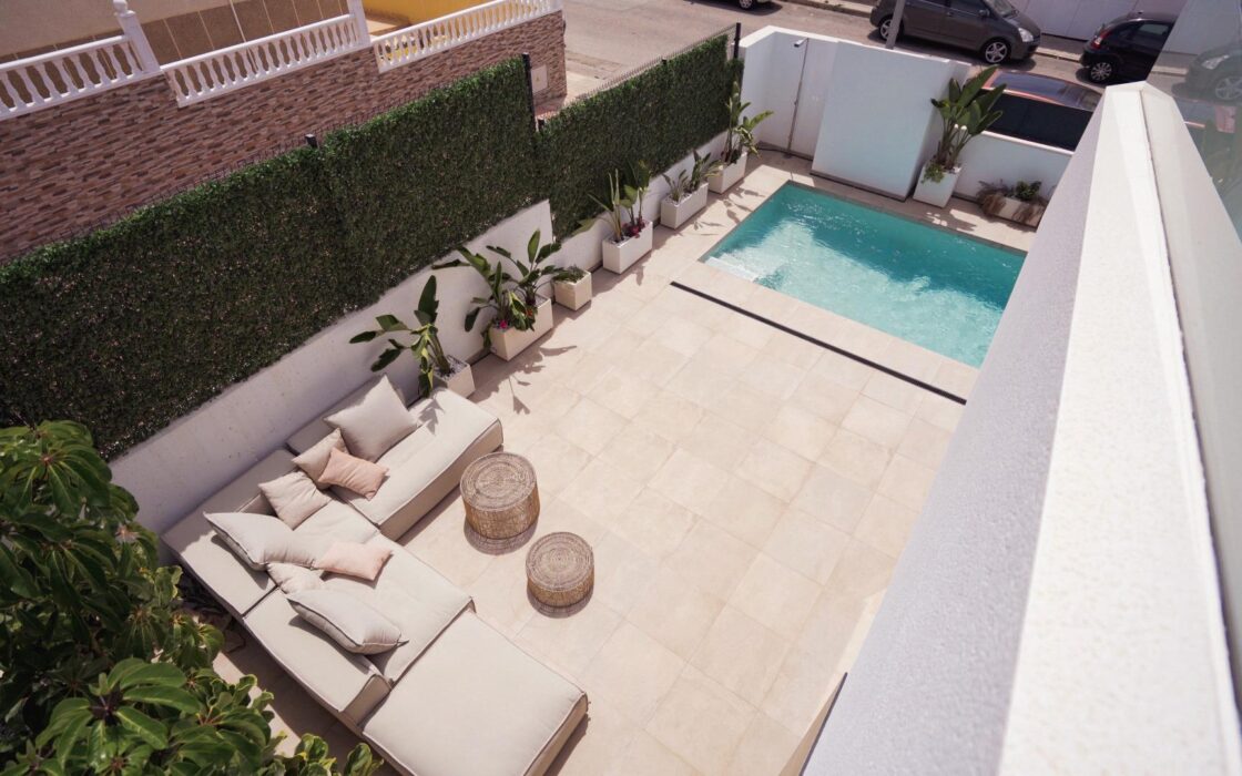 Вилла с 3 спальнями и бассейном в Ориуэла Коста 320 кв.м