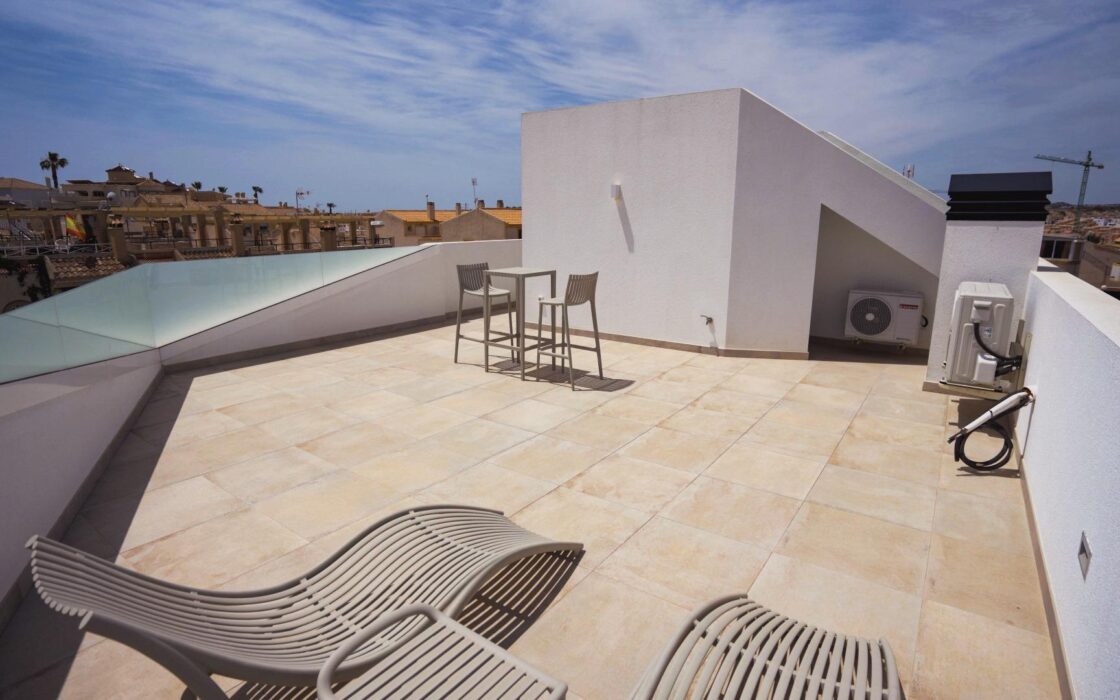 Вилла с 3 спальнями и бассейном в Ориуэла Коста 320 кв.м