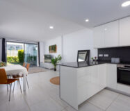 Квартира 93 кв.м с террасой в Эстепоне у моря