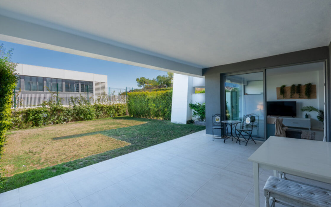 Квартира 93 кв.м с террасой в Эстепоне у моря