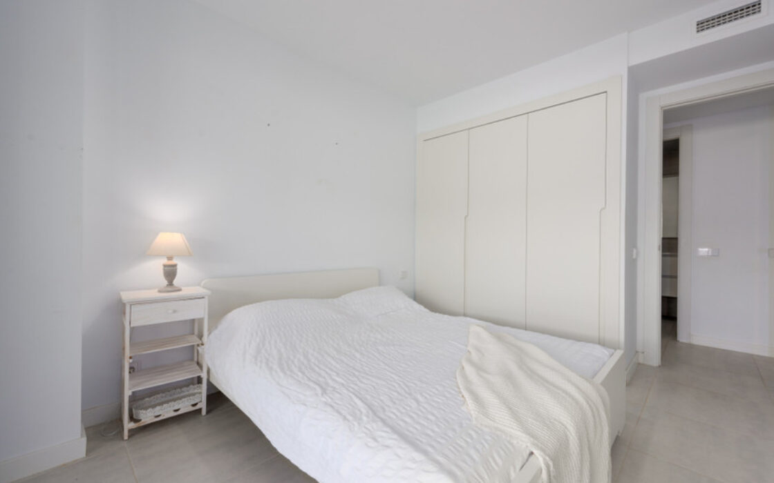 Квартира 93 кв.м с террасой в Эстепоне у моря