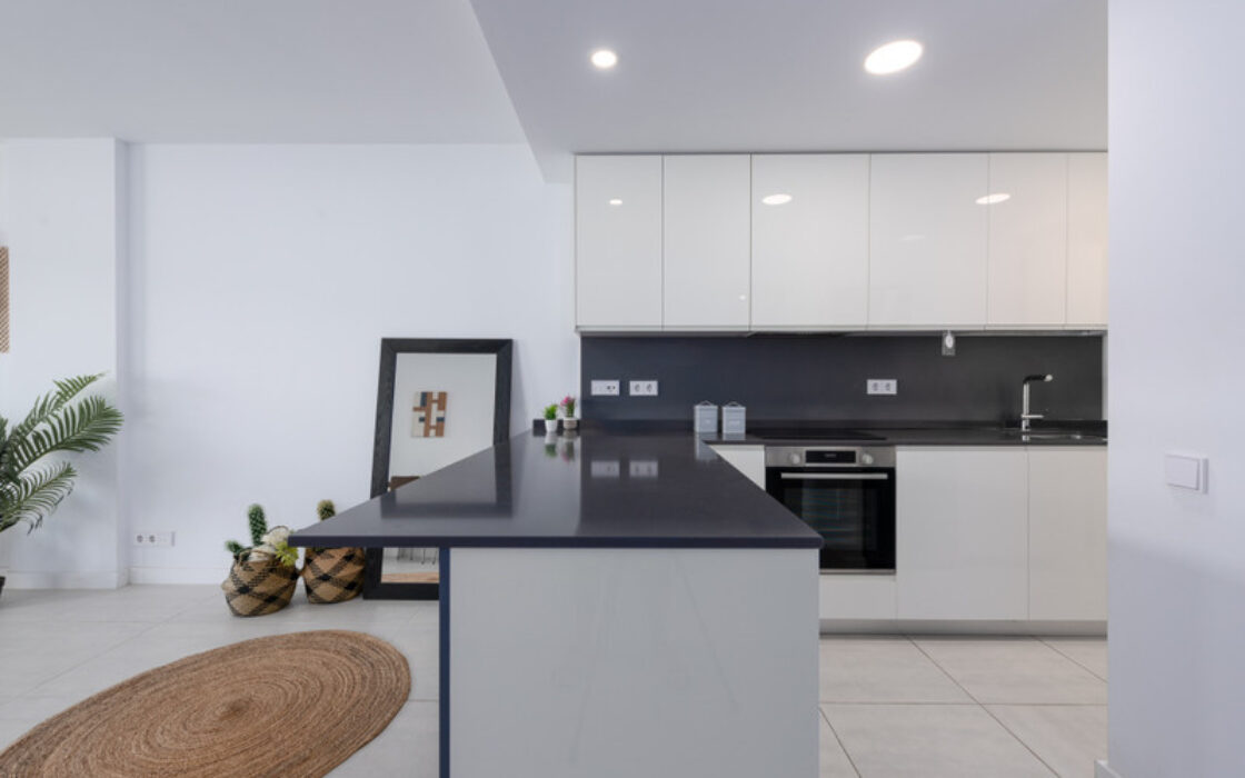 Квартира 93 кв.м с террасой в Эстепоне у моря