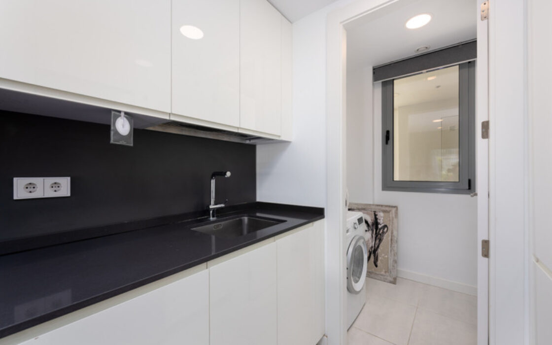 Квартира 93 кв.м с террасой в Эстепоне у моря