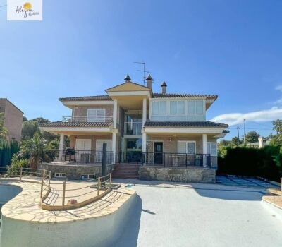 Вілла в Манісес з терасою та басейном 460 кв.м