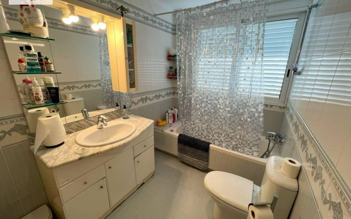 Вилла в Манисес с террасой и бассейном 460 кв.м