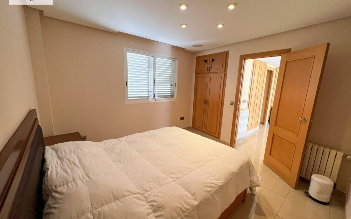 Вилла в Манисес с террасой и бассейном 460 кв.м