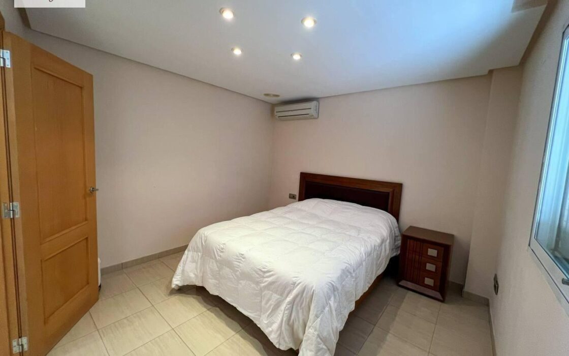 Вилла в Манисес с террасой и бассейном 460 кв.м