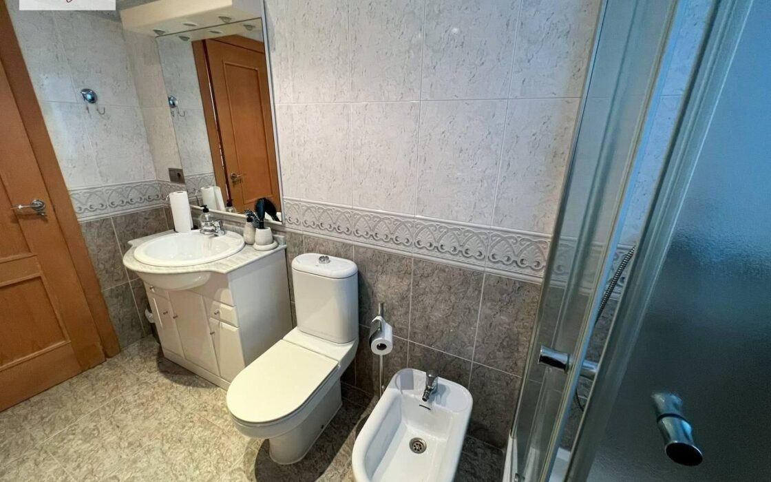 Вилла в Манисес с террасой и бассейном 460 кв.м