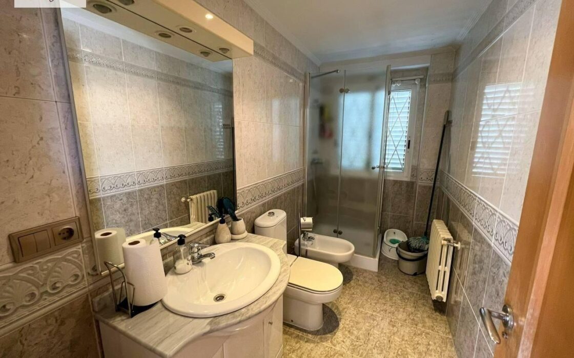 Вилла в Манисес с террасой и бассейном 460 кв.м