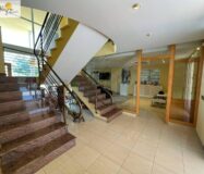 Вилла в Манисес с террасой и бассейном 460 кв.м