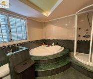 Вилла в Манисес с террасой и бассейном 460 кв.м