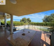 Вилла в Манисес с террасой и бассейном 460 кв.м