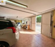 Вилла в Манисес с террасой и бассейном 460 кв.м