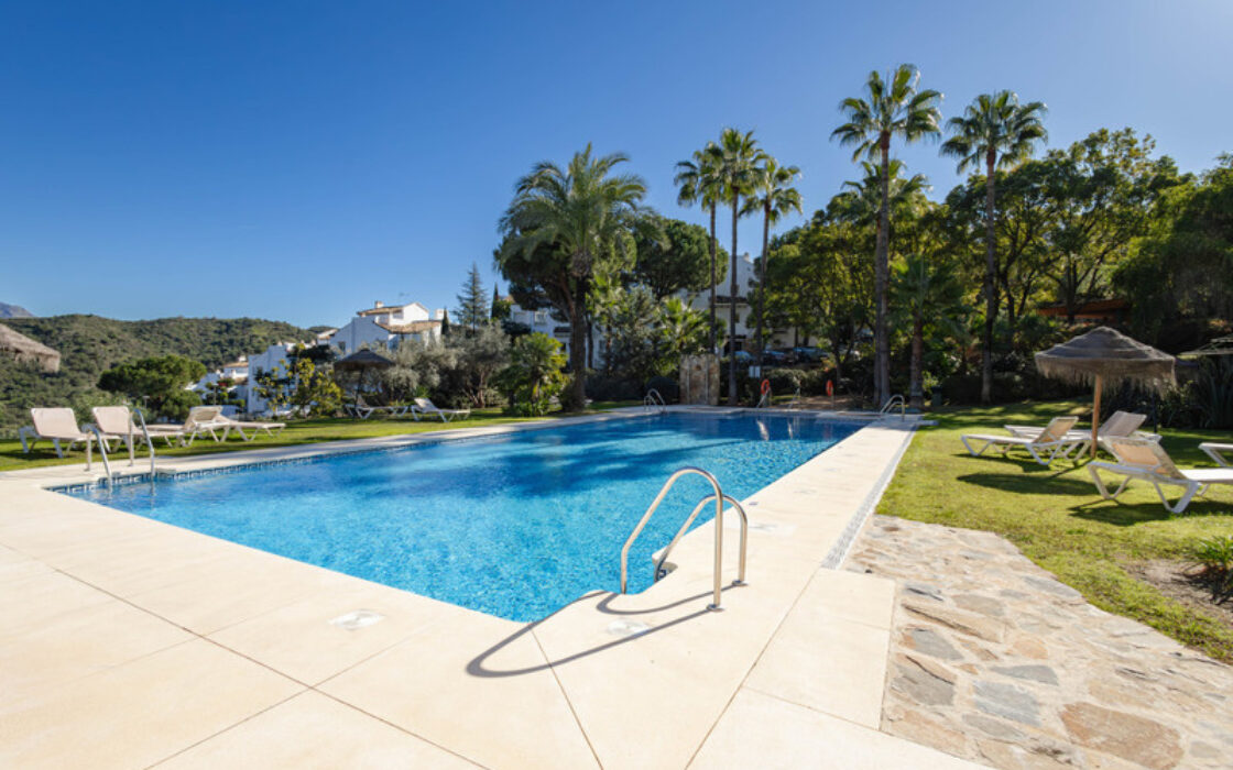 Апартаменты на среднем этаже в La Quinta, 155 кв.м, терраса