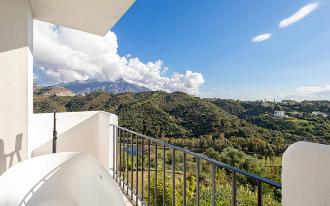 Апартаменты на среднем этаже в La Quinta, 155 кв.м, терраса