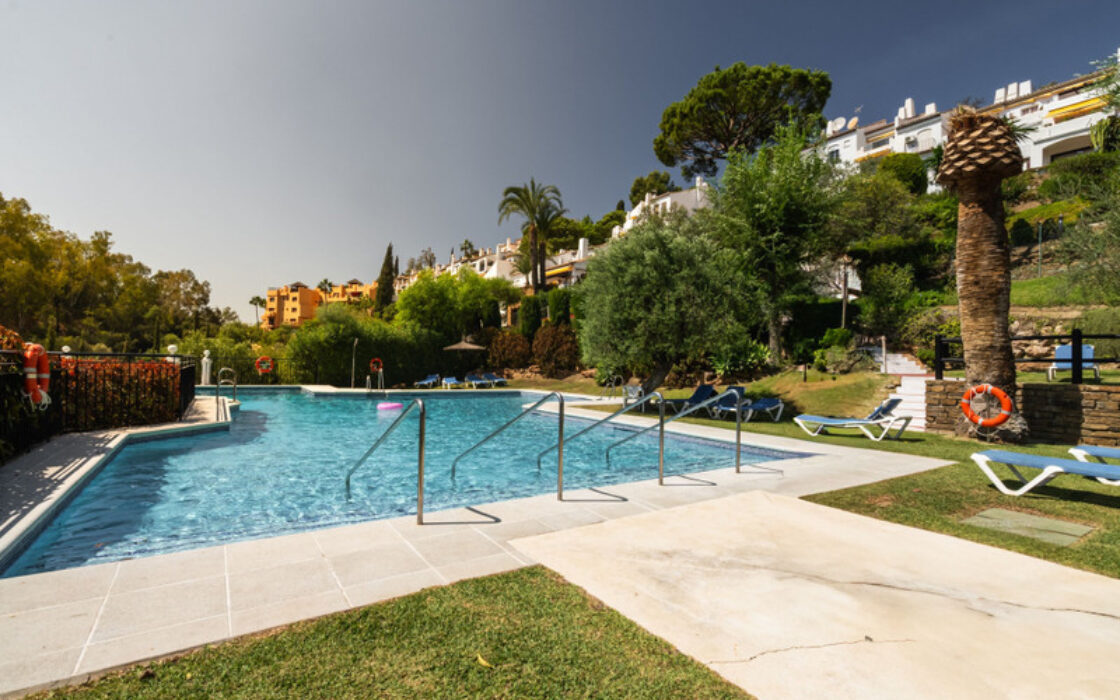 Апартаменты на среднем этаже в La Quinta, 155 кв.м, терраса