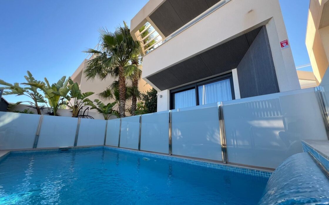 Розкішна вілла з басейном за 500 м від моря, 3 спальні