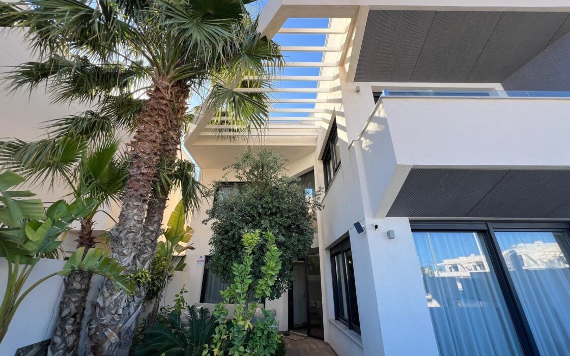 Розкішна вілла з басейном за 500 м від моря, 3 спальні