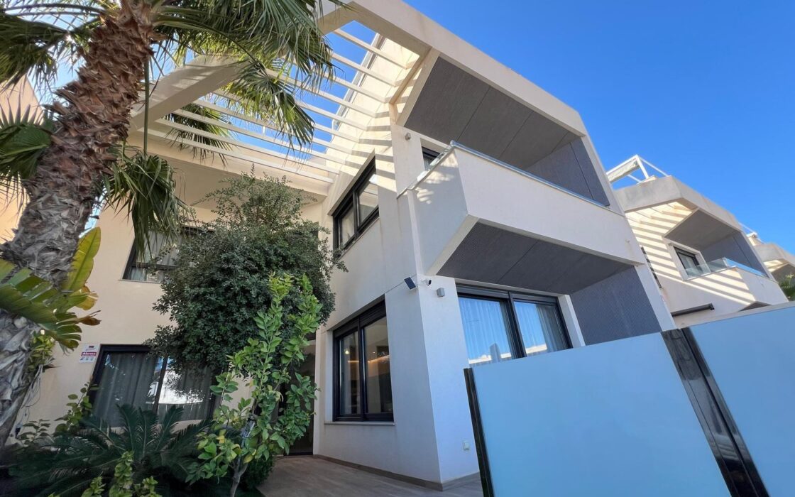 Розкішна вілла з басейном за 500 м від моря, 3 спальні