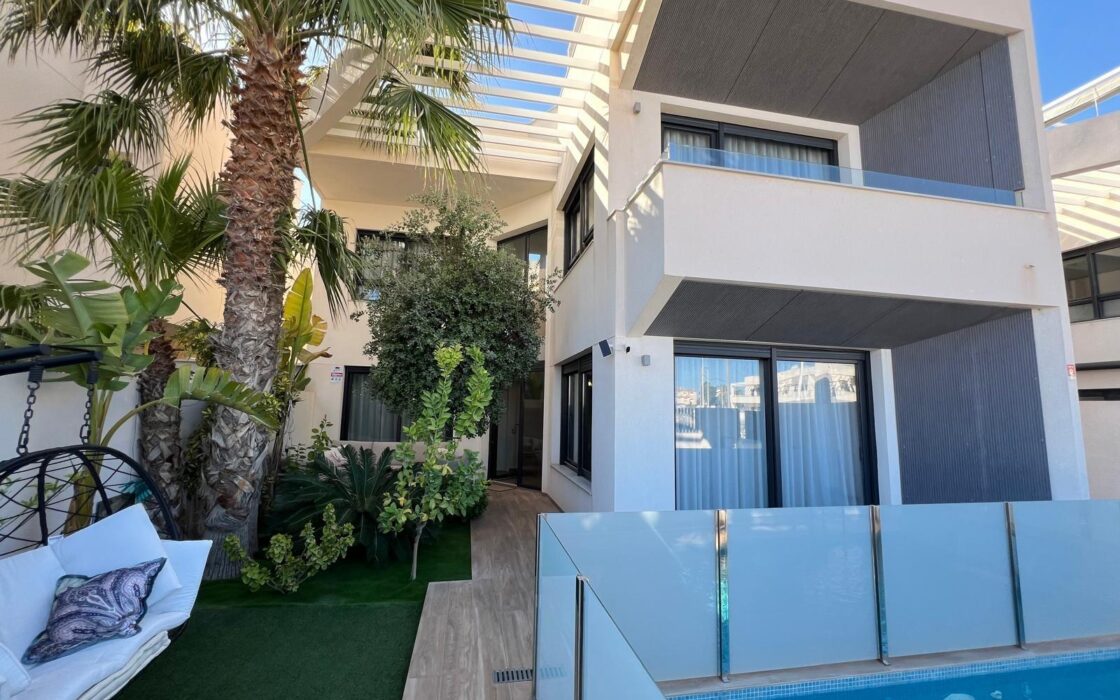 Розкішна вілла з басейном за 500 м від моря, 3 спальні