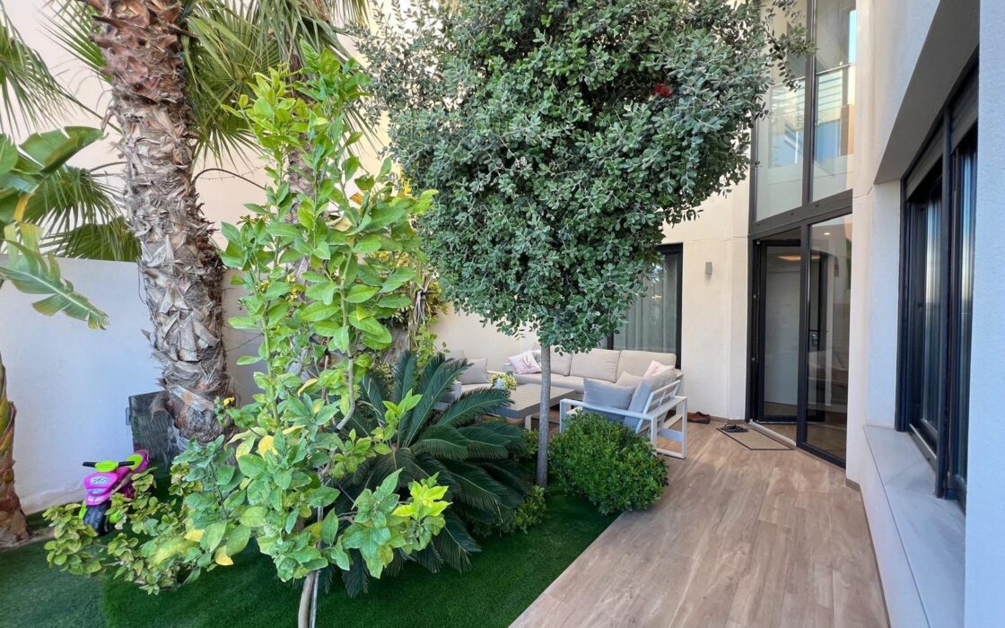 Розкішна вілла з басейном за 500 м від моря, 3 спальні