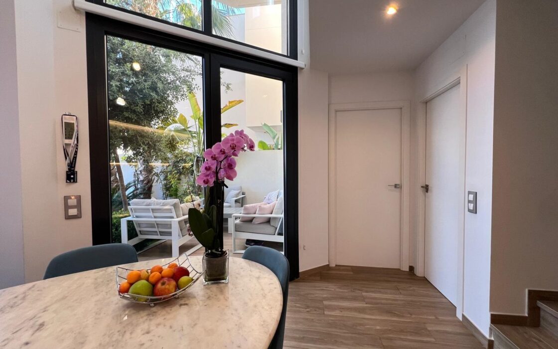 Розкішна вілла з басейном за 500 м від моря, 3 спальні