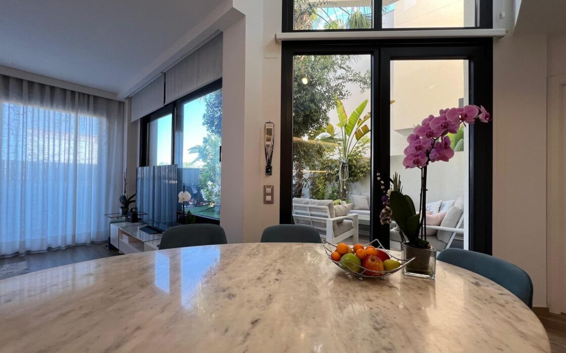 Розкішна вілла з басейном за 500 м від моря, 3 спальні