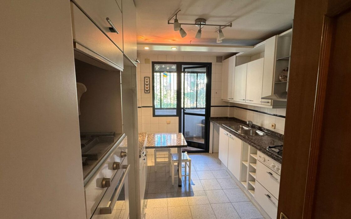 Элитная квартира в Мадриде 114 кв.м с террасой и видом