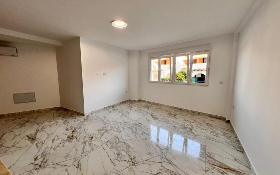 Апартаменты в Торревьехе 2 комнаты у пляжа Playa de los Locos