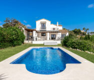 Розкішний будинок з терасою в Андалусії 492 кв.м