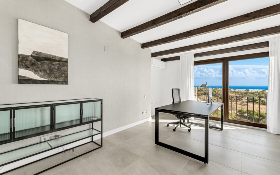 Розкішний будинок з терасою в Андалусії 492 кв.м