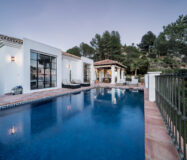 Четырехкомнатная вилла в El Madroñal с террасой 255 кв.м