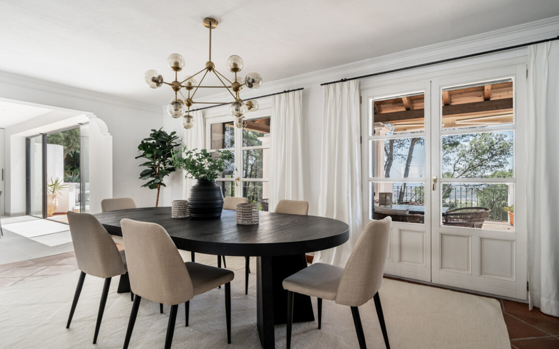 Четырехкомнатная вилла в El Madroñal с террасой 255 кв.м