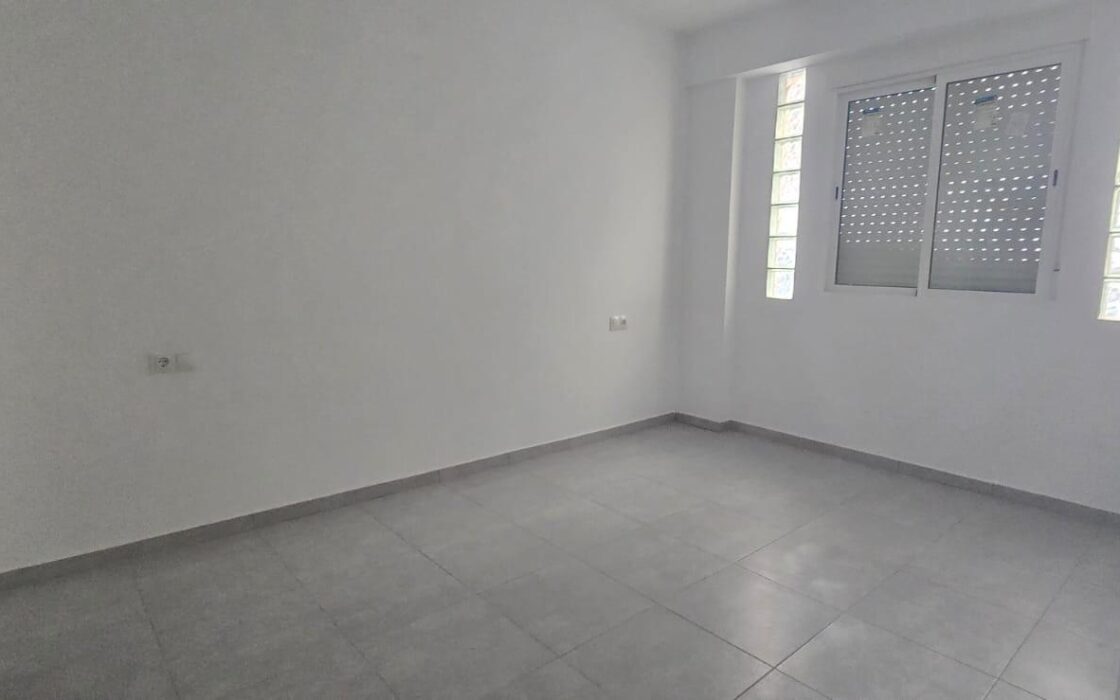 Апартаменты 59 кв.м в Аликанте, удобное месторасположение