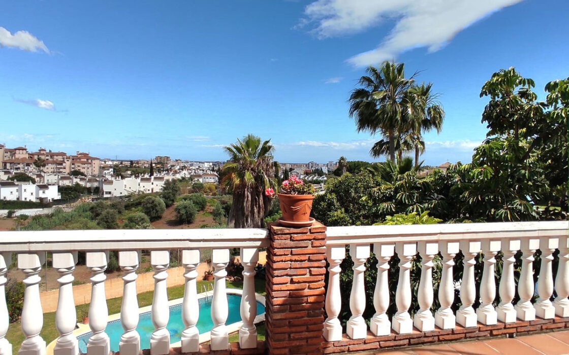 Вилла 489 кв.м в La Sierrezuela с террасой и мебелью