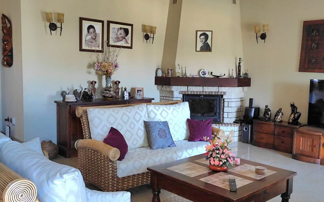 Вилла 489 кв.м в La Sierrezuela с террасой и мебелью