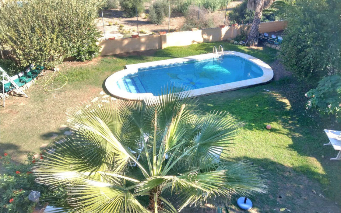 Вилла 489 кв.м в La Sierrezuela с террасой и мебелью