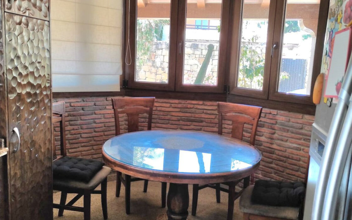 Вилла 489 кв.м в La Sierrezuela с террасой и мебелью