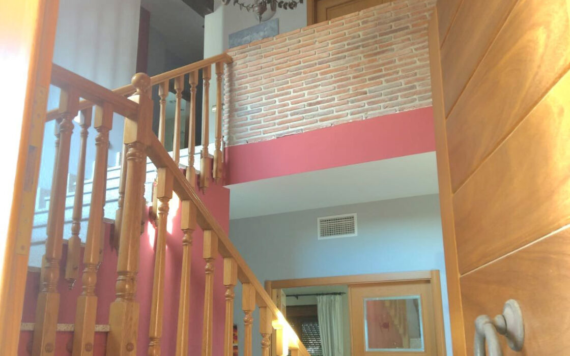 Вилла 489 кв.м в La Sierrezuela с террасой и мебелью